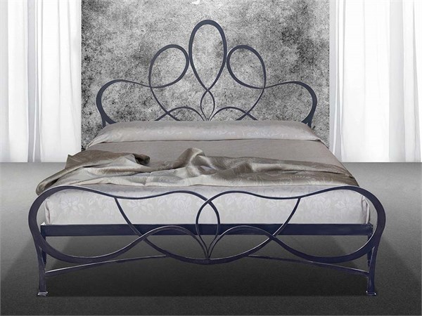 Wrought iron bed Morris